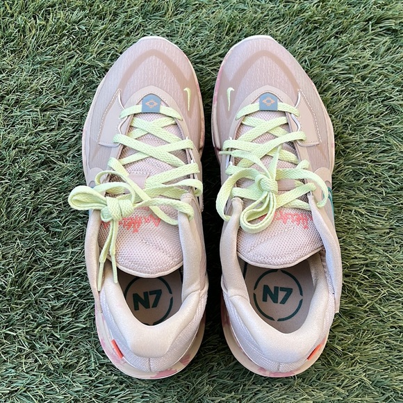 Nike Kyrie Low 5 N7 - Picture 4 of 5